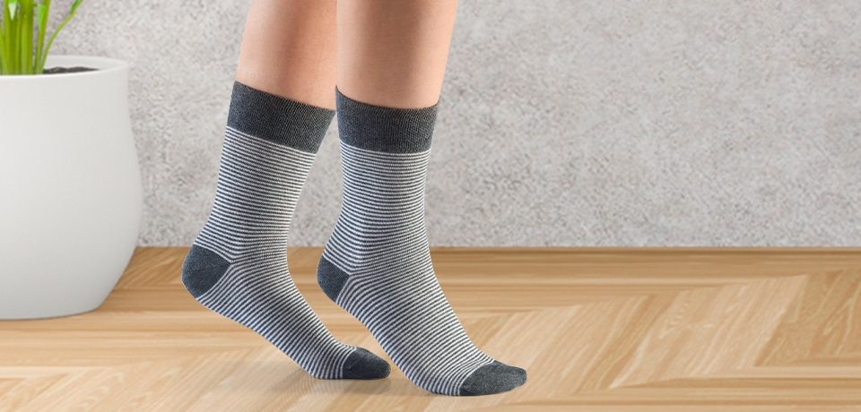 Damen Comfort Socken, grau-gemustert jetzt bei Orbisana entdecken!