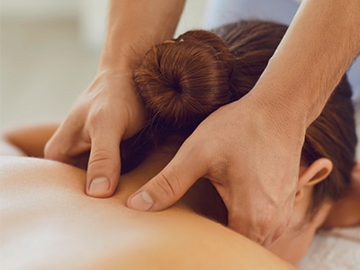 Shiatsu Massage im Kopf- und Nackenbereich